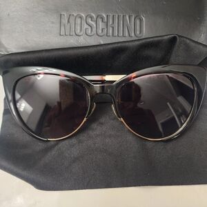 MOSCHINO SUNGLASSES TORTISE COLOR WITH GOLD TRIM AT THE BOTTOM